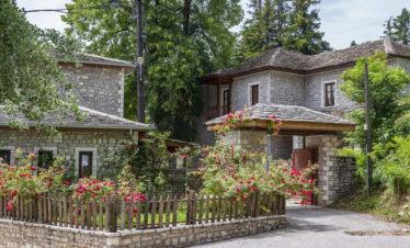 Πέτρινα σπίτια στο Περτούλι