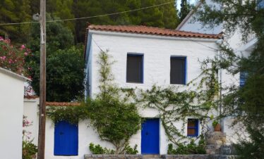 Γειτονιά στο Κυπαρίσσι Λακωνίας