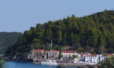 Κυπαρίσσι, Παραλία